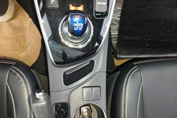 Used Toyota Corolla 2017 Revised Dual-Engine 1.8L E-CVT Leading Edition Gear Lever