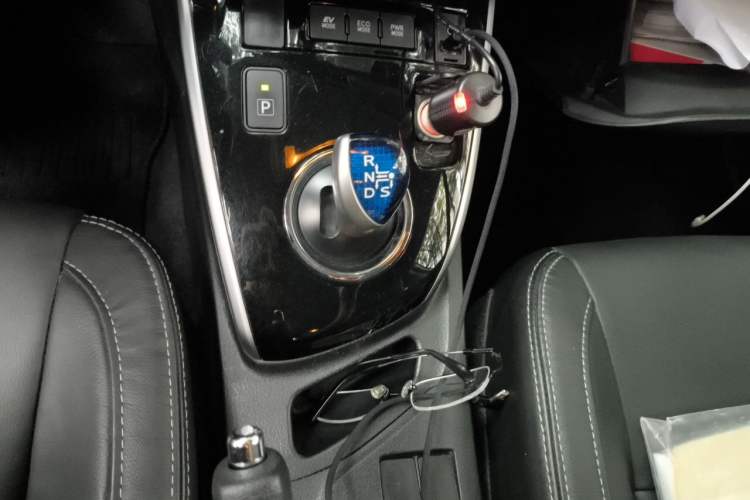 Used Toyota Corolla 2017 Revised Dual-Engine 1.8L E-CVT Luxury Edition Gear Lever