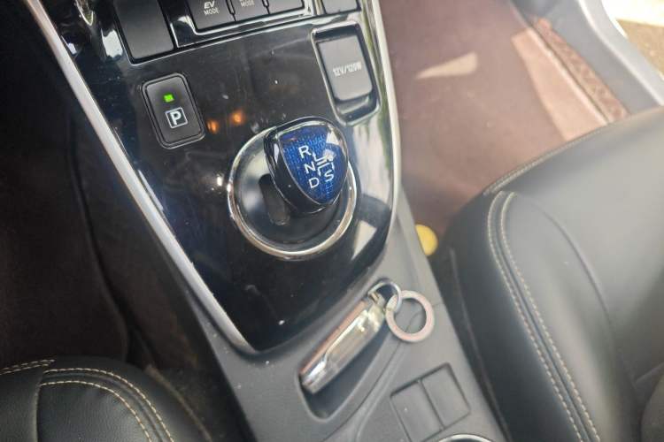 Used Toyota Corolla 2017 Revised Dual-Engine 1.8L E-CVT Leading Edition Gear Lever