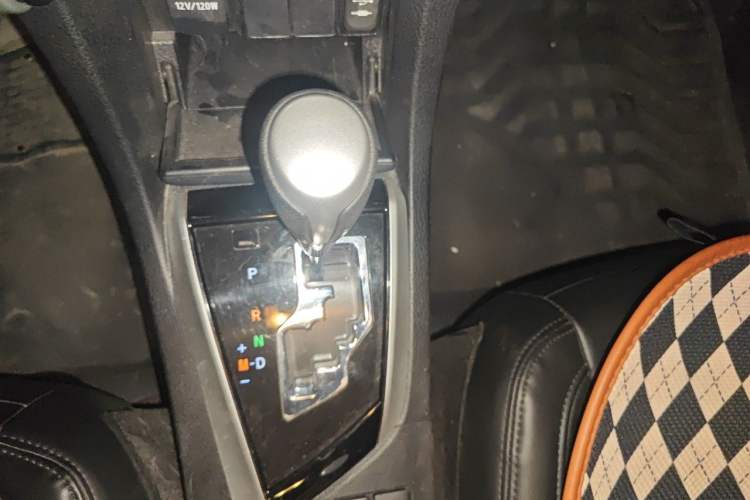 Used Toyota Corolla 2017 Revised Version 1.2T S-CVT GL-i Gear Lever