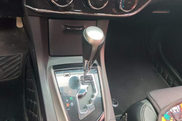 Used Toyota Corolla 2017 1.2T CVT GL-i Leather Edition Gear Lever