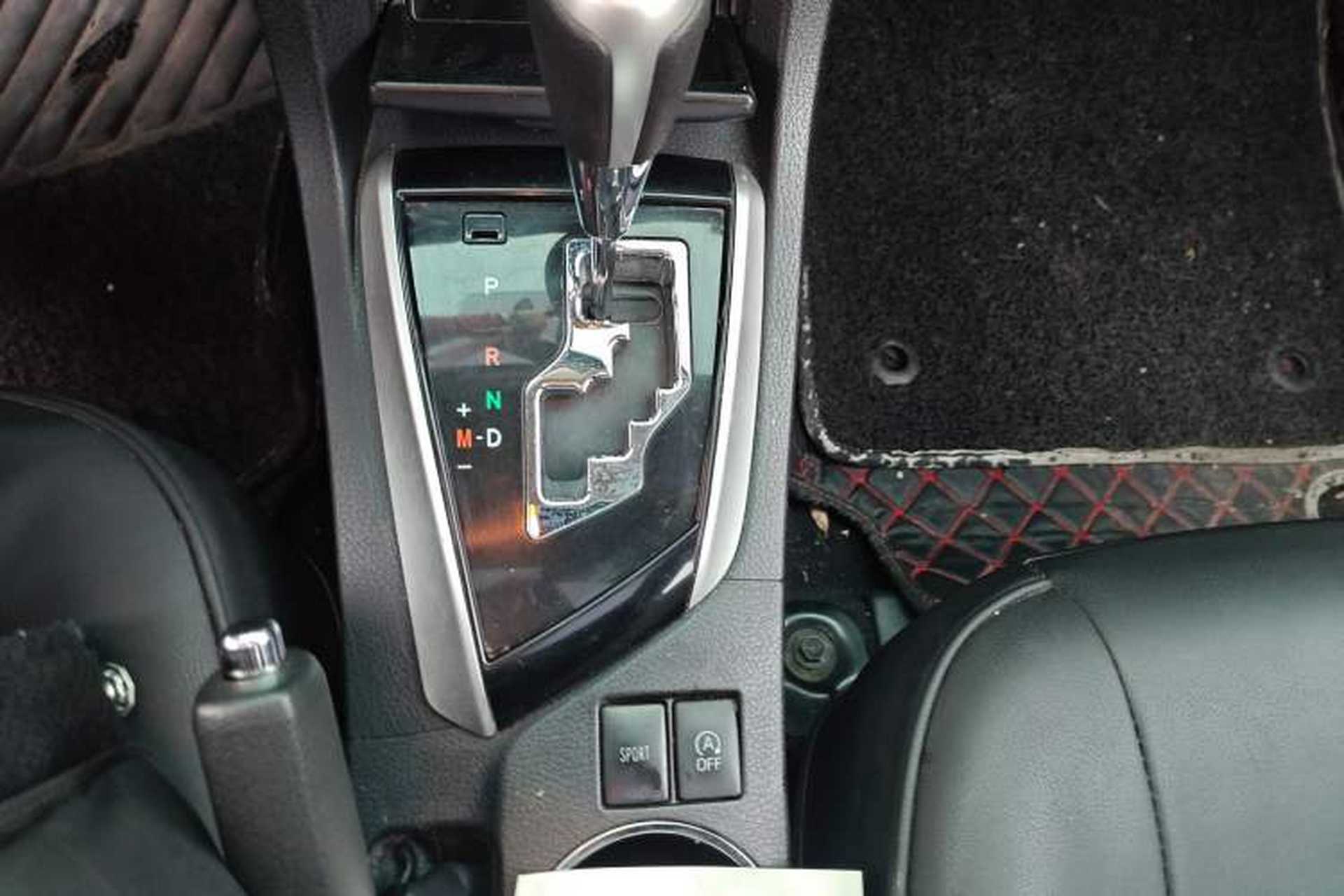 Used Toyota Corolla 2017 Revised Version 1.2T S-CVT GL-i Gear Lever