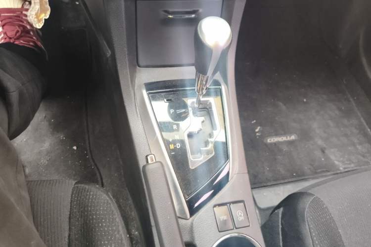 Used Toyota Corolla 2017 Revised Version 1.2T S-CVT GL-i Gear Lever
