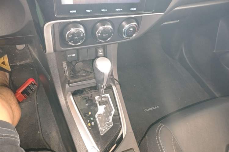Used Toyota Corolla 2017 Revised Version 1.2T S-CVT GL-i Leather Edition Gear Lever