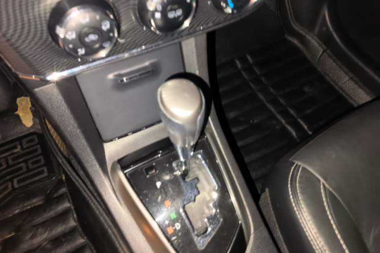 Used Toyota Corolla 2017 Revised Version 1.2T S-CVT GL-i Leather Edition Gear Lever