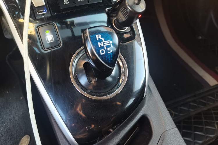Used Toyota Corolla 2017 Revised Dual-Motor 1.8L E-CVT Pioneer Edition Gear Lever