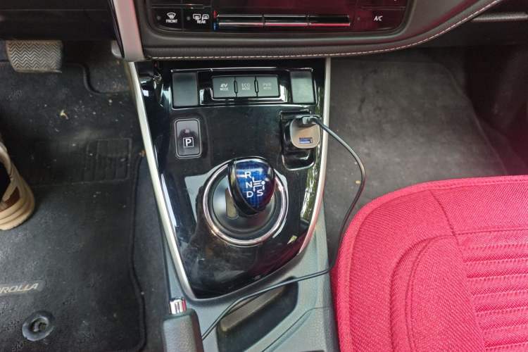 Used Toyota Corolla 2017 Revised Dual-Engine 1.8L E-CVT Leading Edition Gear Lever