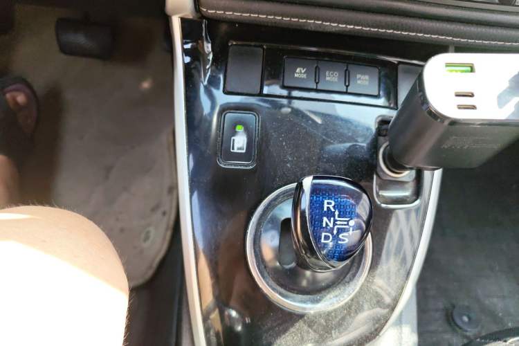 Used Toyota Corolla 2017 Revised Dual-Engine 1.8L E-CVT Leading Edition Gear Lever