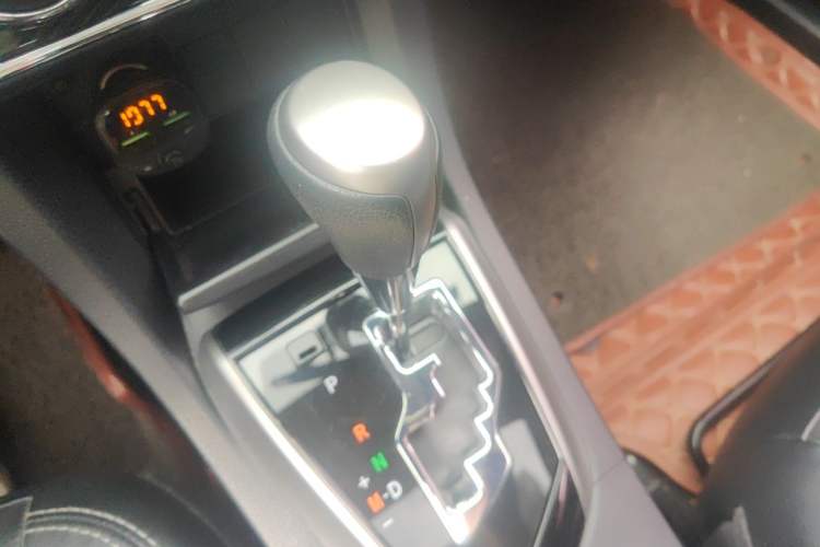 Used Toyota Corolla 2017 1.2T CVT GL-i Leather Edition Gear Lever