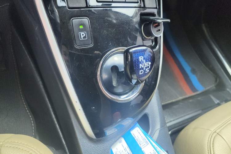 Used Toyota Corolla 2017 Revised Dual-Engine 1.8L E-CVT Leading Edition Gear Lever