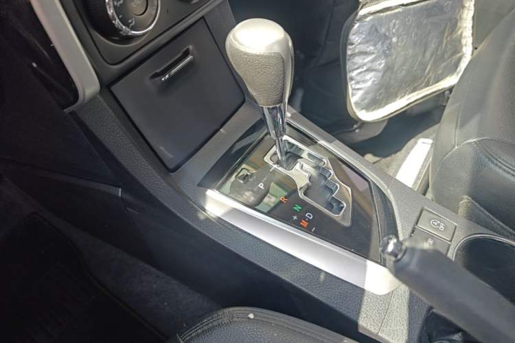 Used Toyota Corolla 2017 Revised Version 1.2T S-CVT GL Gear Lever