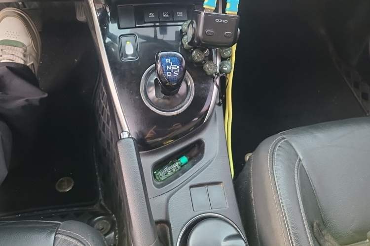 Used Toyota Corolla 2017 Revised Dual-Engine 1.8L E-CVT Elite Edition Gear Lever