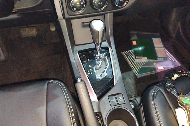 Used Toyota Corolla 2017 Revised Version 1.2T S-CVT GL Gear Lever