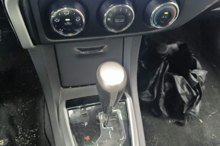 Used Toyota Corolla 2017 Revised Version 1.2T S-CVT GL Gear Lever