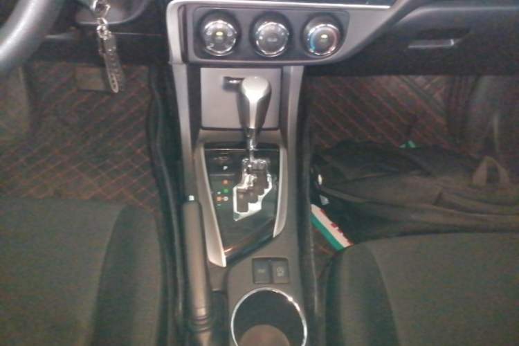 Used Toyota Corolla 2017 Revised Version 1.2T S-CVT GL Gear Lever