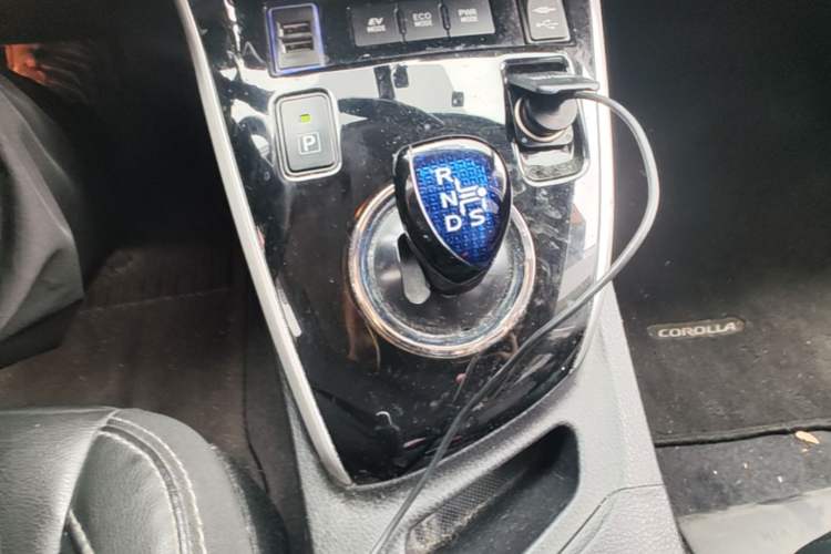 Used Toyota Corolla 2017 Revised Dual-Engine 1.8L E-CVT Luxury Edition Gear Lever