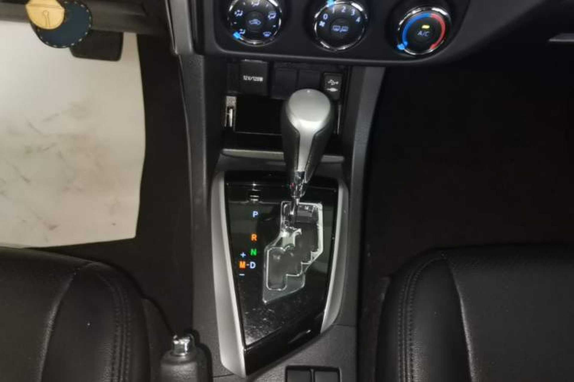 Used Toyota Corolla 2017 Revised Version 1.2T S-CVT GL-i Gear Lever