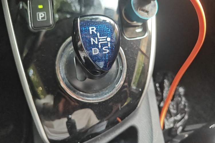Used Toyota Corolla 2017 Revised Dual-Engine 1.8L E-CVT Leading Edition Gear Lever