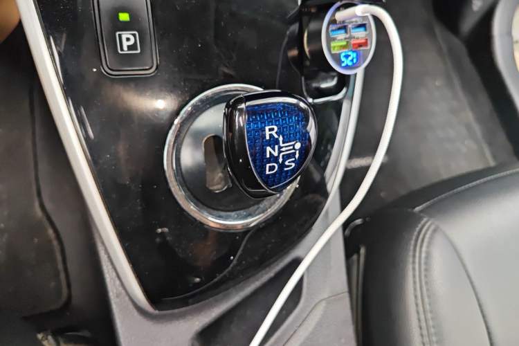 Used Toyota Corolla 2017 Revised Dual-Engine 1.8L E-CVT Leading Edition Gear Lever