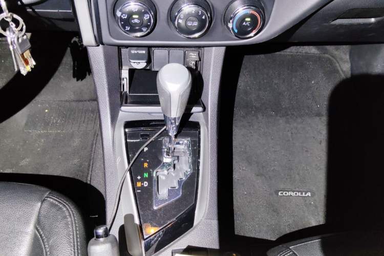 Used Toyota Corolla 2017 1.2T CVT GL-i Leather Edition Gear Lever