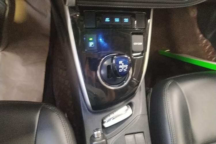 Used Toyota Corolla 2017 Revised Dual-Engine 1.8L E-CVT Leading Edition Gear Lever