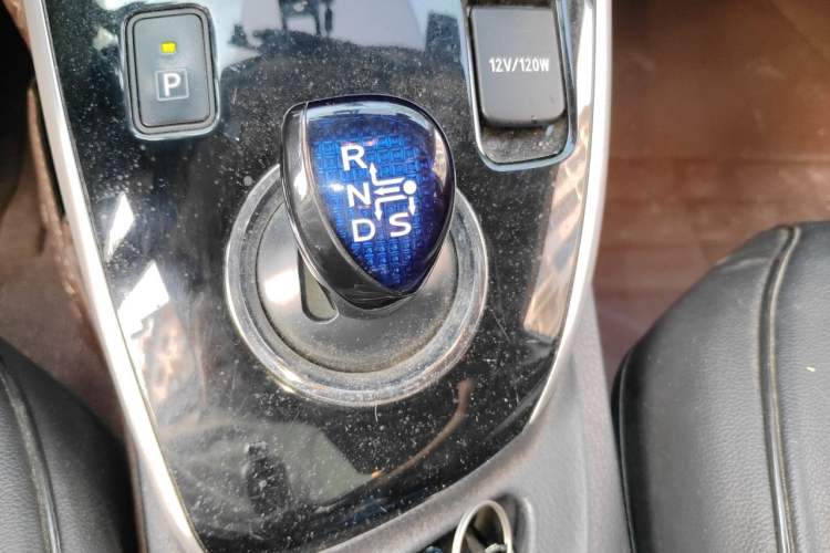 Used Toyota Corolla 2017 Revised Dual-Engine 1.8L E-CVT Leading Edition Gear Lever