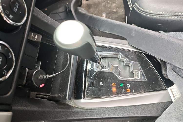 Used Toyota Corolla 2017 Revised Version 1.2T S-CVT GL-i Gear Lever
