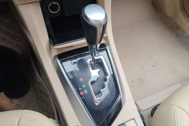 Used Toyota Corolla 2017 Revised Version 1.6L S-CVT GL Gear Lever