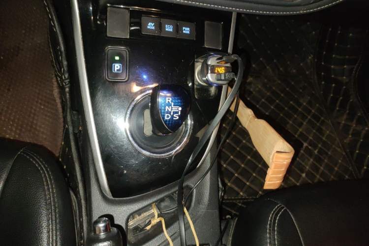 Used Toyota Corolla 2017 Revised Dual-Engine 1.8L E-CVT Leading Edition Gear Lever
