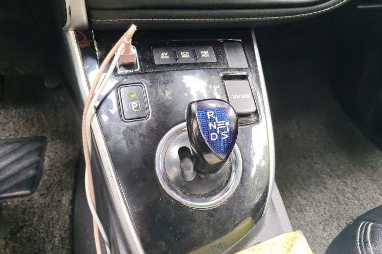Used Toyota Corolla 2017 Revised Dual-Engine 1.8L E-CVT Luxury Edition Gear Lever