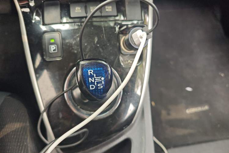 Used Toyota Corolla 2017 Revised Dual-Engine 1.8L E-CVT Leading Edition Gear Lever