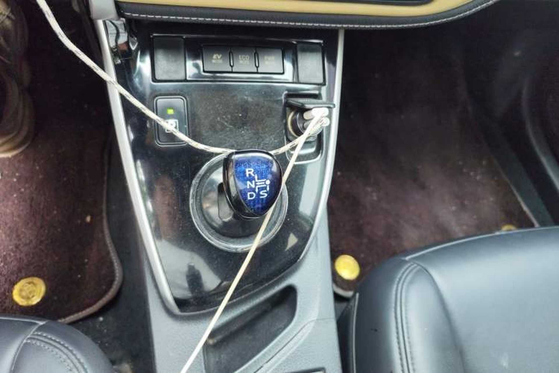 Used Toyota Corolla 2017 Revised Dual-Engine 1.8L E-CVT Elite Edition Gear Lever