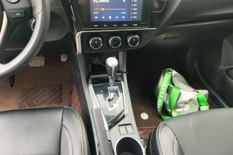 Used Toyota Corolla 2017 Revised Version 1.2T S-CVT GL-i Gear Lever