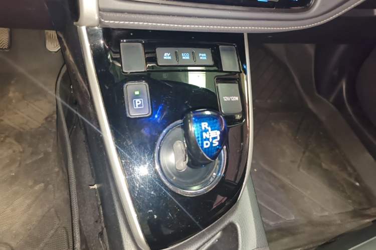 Used Toyota Corolla 2017 Revised Dual-Engine 1.8L E-CVT Elite Edition Gear Lever