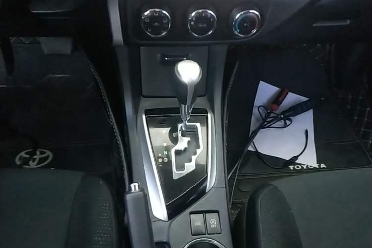 Used Toyota Corolla 2017 Revised Version 1.2T S-CVT GL-i Gear Lever