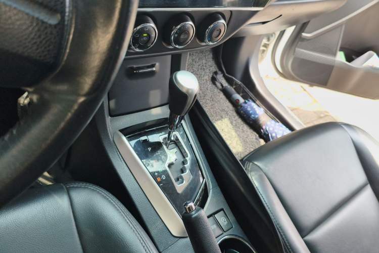 Used Toyota Corolla 2017 Revised Version 1.2T S-CVT GL Gear Lever