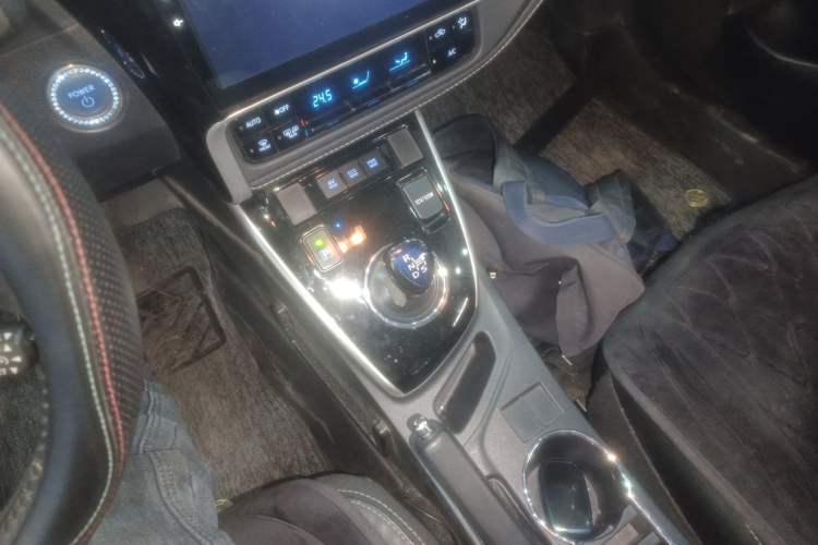 Used Toyota Corolla 2017 Revised Dual-Engine 1.8L E-CVT Elite Edition Gear Lever