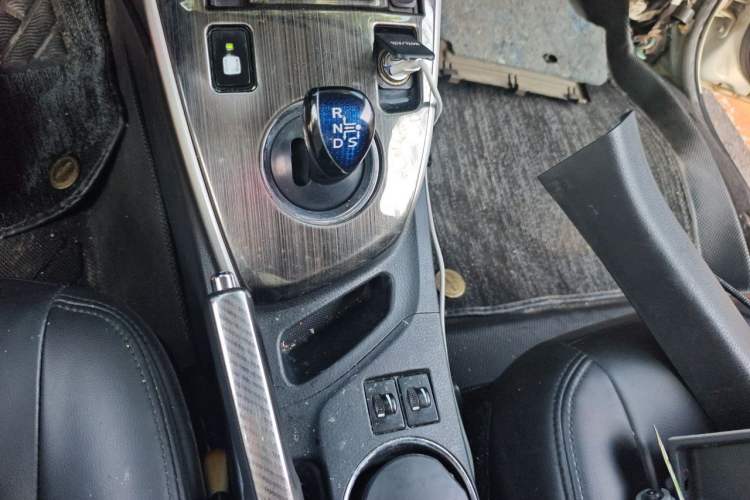 Used Toyota Corolla 2017 Revised Dual-Engine 1.8L E-CVT Leading Edition Gear Lever