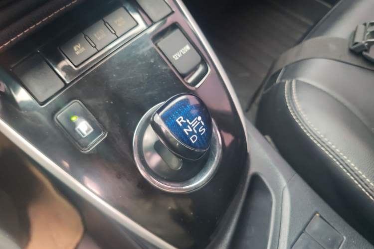 Used Toyota Corolla 2017 Revised Dual-Engine 1.8L E-CVT Leading Edition Gear Lever