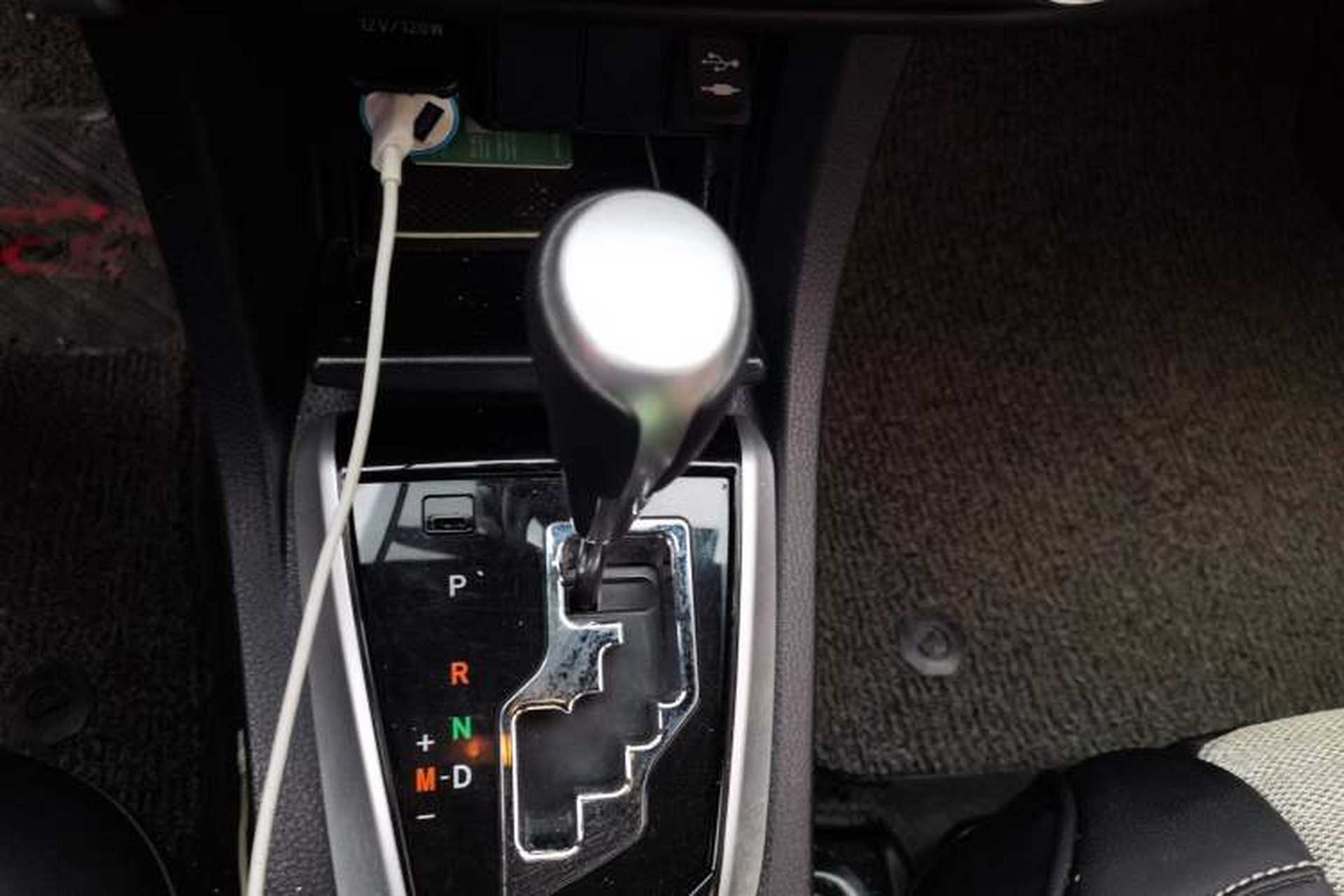 Used Toyota Corolla 2017 Revised Version 1.2T S-CVT GL-i Gear Lever