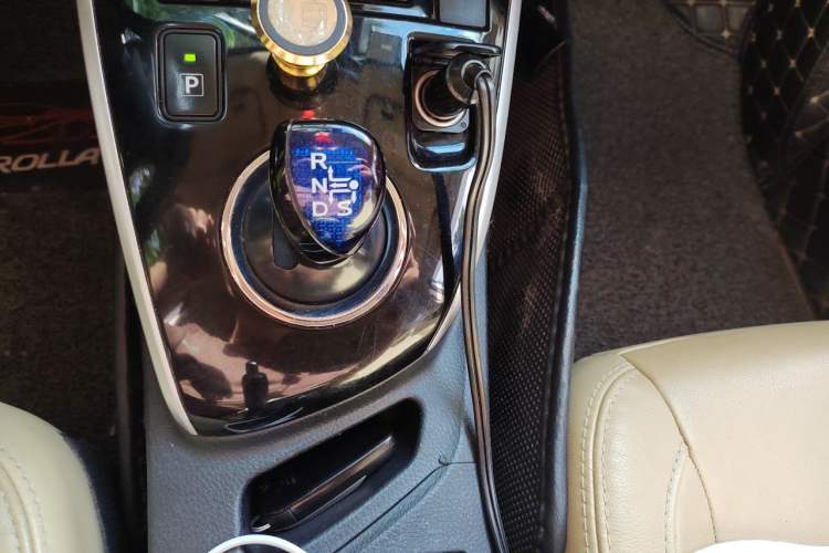Used Toyota Corolla 2017 Revised Dual-Engine 1.8L E-CVT Elite Edition Gear Lever