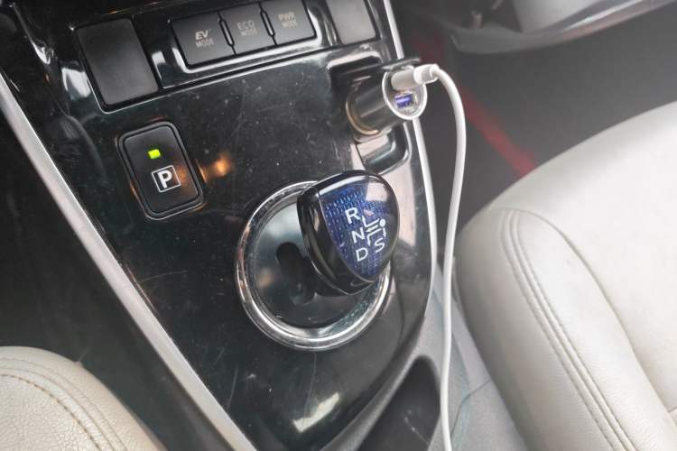 Used Toyota Corolla 2017 Revised Dual-Engine 1.8L E-CVT Leading Edition Gear Lever