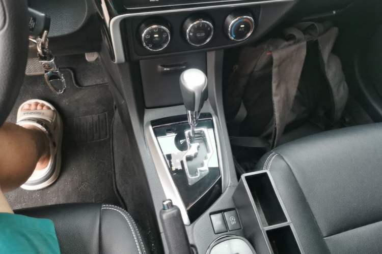 Used Toyota Corolla 2017 Revised Version 1.2T S-CVT GL-i Gear Lever