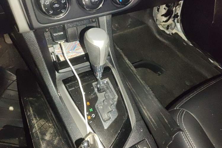 Used Toyota Corolla 2017 Revised Version 1.2T S-CVT GL Gear Lever
