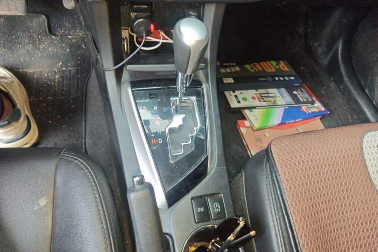 Used Toyota Corolla 2017 Revised Version 1.2T S-CVT GL-i Gear Lever