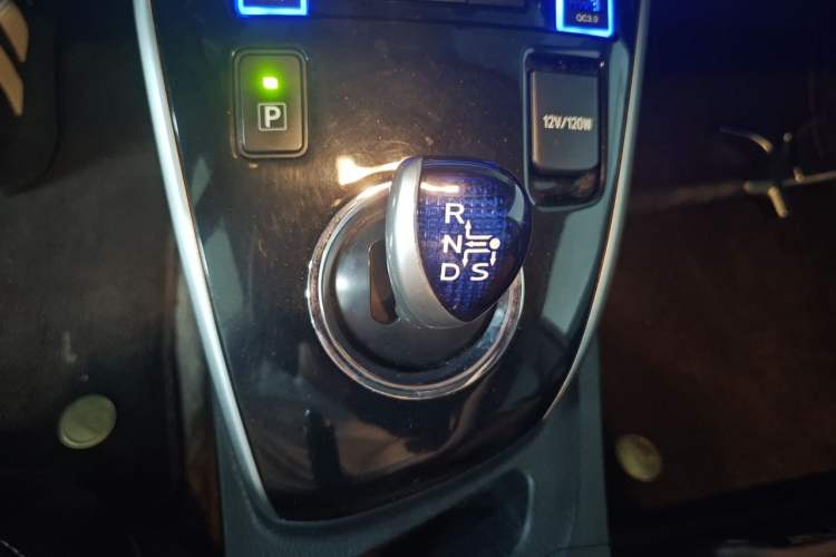 Used Toyota Corolla 2017 Revised Dual-Engine 1.8L E-CVT Elite Edition Gear Lever