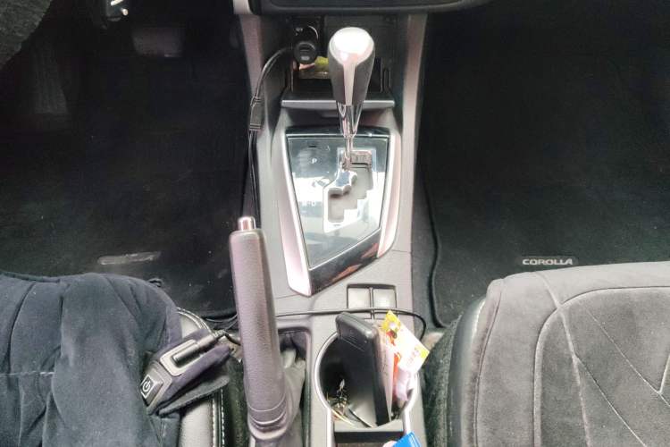 Used Toyota Corolla 2017 Revised Version 1.2T Manual GL-i Gear Lever