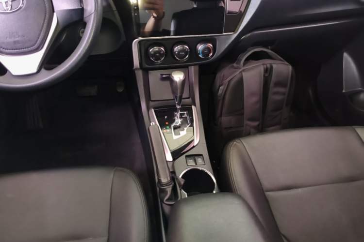 Used Toyota Corolla 2017 Revised Version 1.2T S-CVT GL Gear Lever
