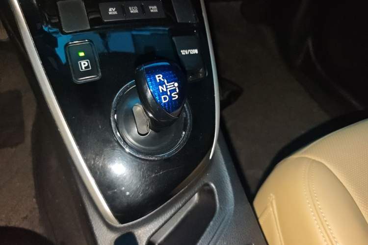 Used Toyota Corolla 2017 Revised Dual-Engine 1.8L E-CVT Elite Edition Gear Lever
