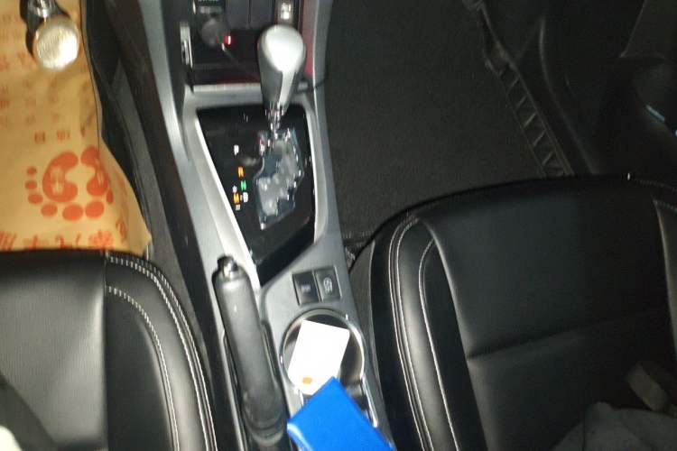 Used Toyota Corolla 2017 Revised Version 1.2T S-CVT GL-i Gear Lever